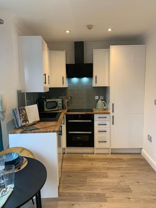Alto - Lovely 2 Bedroom Serviced Apartment Bristol By Mint Stays Kültér fotó
