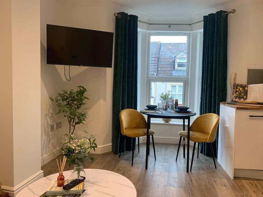 Alto - Lovely 2 Bedroom Serviced Apartment Bristol By Mint Stays Kültér fotó