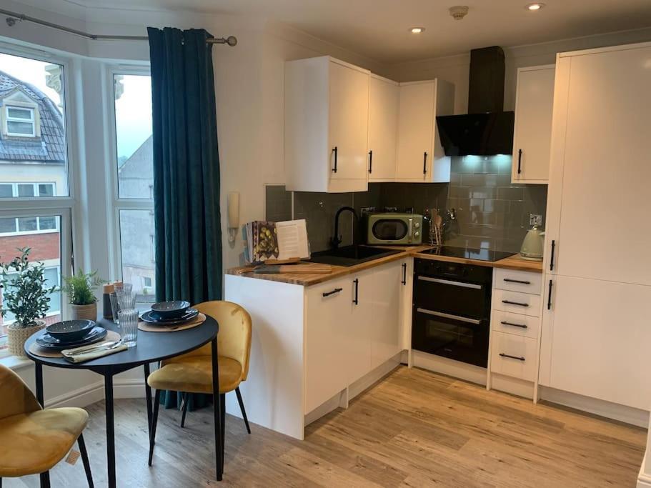 Alto - Lovely 2 Bedroom Serviced Apartment Bristol By Mint Stays Kültér fotó